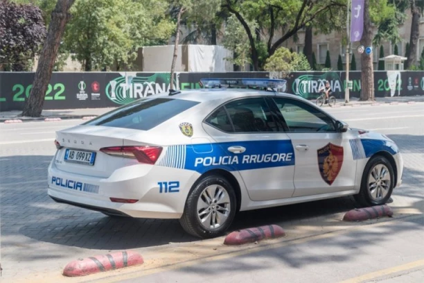 HAOS NA IZBORIMA U ALBANIJI: Pucnjava prekinula glasanje, policija na biračkom mestu