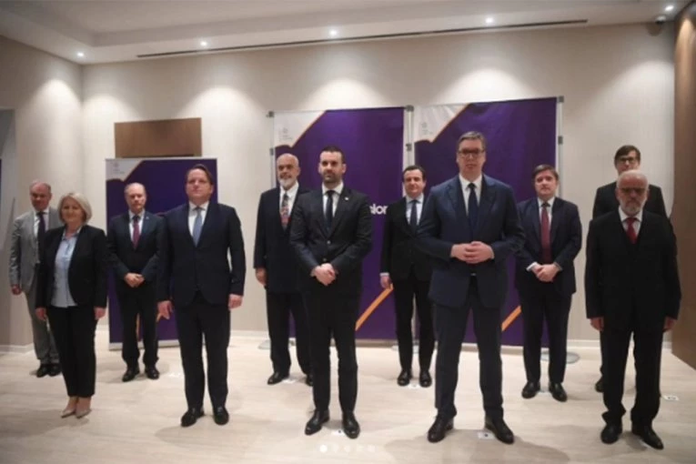 "VEOMA SMO ENTUZIJASTIČNI U VEZI SA PLANOM RASTA!" Vučić iz Kotora: Ovo će nam pomoći da se približimo EU i doneće koristi regionu