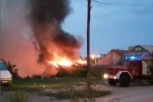 STRAHOVIT POŽAR U INĐIJI! Izgorela porodična kuća! (VIDEO)