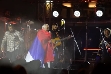 Gipsy Kings by Andre Reyes oduševili sinoć u Beogradu na vodi: Svirka trajala gotovo tri sata, pevalo se i đuskalo uz dobro poznate hitove