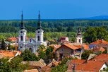 "NA LEPOM PLAVOM DUNAVU" Sremski Karlovci - Vojvođanski biser: Idilični pejzaži i kulturno nasleđe