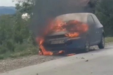 VATRA PROGUTALA AUTOMOBIL: Dramatična scena u Čačku! (VIDEO)