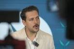 FOTOGRAFIJE MILOŠA BIKOVIĆA OBIŠLE INTERNET: Ko mu je ovo upao u kadar?!