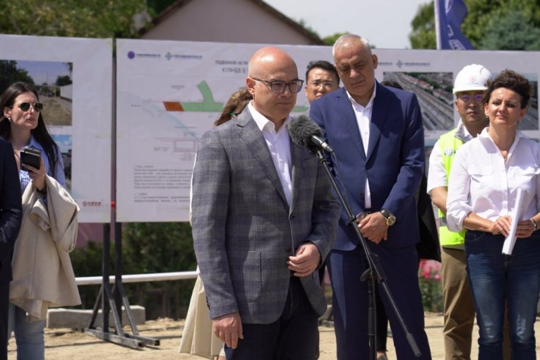 Predsednik Vlade Vučević obišao radove na izgradnji železničkog čvora na deonici Novi Sad - Subotica brze pruge Beograd-Budimpešta!