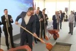 "PREKO 500 LJUDI DOBIJA POSAO!" Vučić na ceremoniji postavljanja kamena temeljca za fabriku PWO Group: Mnogo sam srećan što sam danas u Čačku!