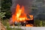 PRETVORIO SE U BUKTINJU, ZA DLAKU IZBEGNUTA TRAGEDIJA! Zapalio se automobil beogradskih registarskih oznaka na auto-putu u Crnoj Gori