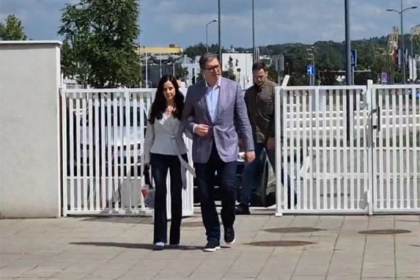 GLASAO PREDSEDNIK VUČIĆ! Na glasanje došao u pratnji supruge Tamare Vučić! (VIDEO)