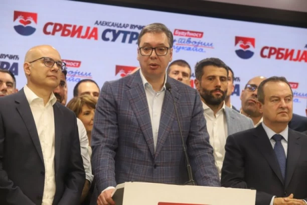 "PREDSTOJI NAM TEŽAK RAD!" Vučić nakon ubedljive izborne pobede: "Moramo da čuvamo svoju zemlju, mir i svoju slobodu!" (FOTO)