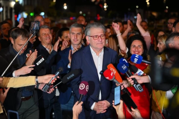 "SNS JE RADIO I TE KAKO DOBRO!" Opozicionar hvalio Vučevića, a onda odao priznanje i za puteve i projekte u Nišu! (VIDEO)