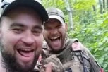 MUČILI IH, ŠUTIRALI, A ONDA SU IM UPERILI PUŠKU U GLAVU: Zastrašujući snimak ruskih vojnika kako muče Ukrajince obišao svet (VIDEO)