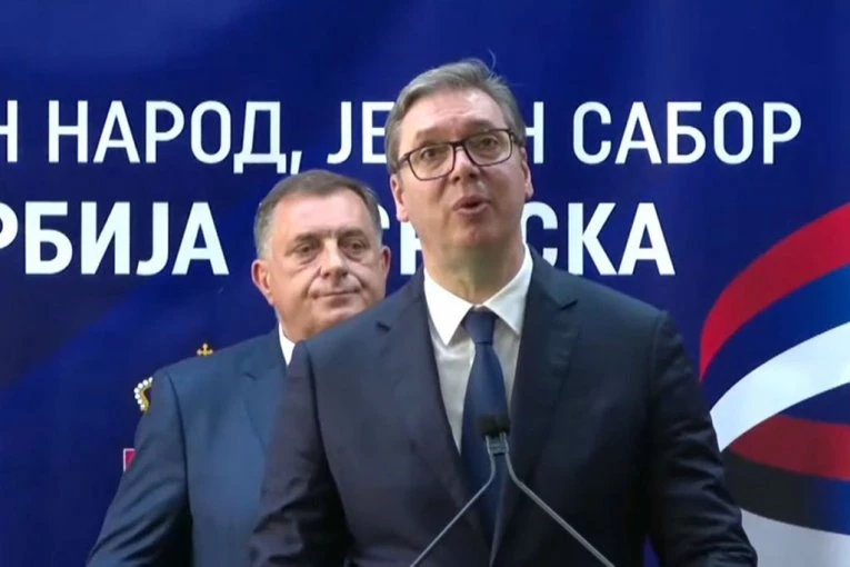 MI DANAS NAŠE JUNAKE POŠTUJEMO, NE STAVLJAMO IH U CRNE DŽAKOVE: Jake reči predsednika Srbije