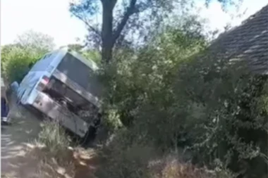 OTKRIVAMO! Evo u kakvom su stanju povređeni nakon SLETANJA AUTOBUSA U JARAK kod Lazarevca!