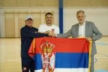 ZAVIJORILA SE SRPSKA TROBOJKA PRED PUT NA EVRO 2024: Ministar Gajić predao Piksiju zastavu i pozvao "orlove" na borbu