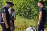 ODBIO IH ZA TROJKU, PA IZGUBIO ŽIVOT: Dve žene uhapšene nakon što su nasmrt pretukle muškarca na mesnom groblju (VIDEO)