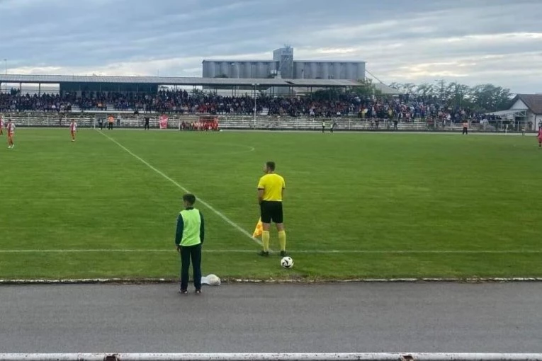 PREPUNE TRIBINE: Domaćin je pred oko 2000 navijača proslavio plasman u Srpsku ligu! (VIDEO)