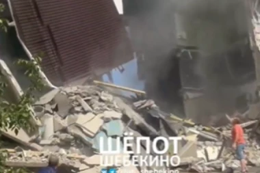 NAPADNUTA RUSIJA! Pogođena stambena zgrada, izvlačili ljude iz ruševina! Ulaz potpuno urušen! JEZIVE SCENE! (VIDEO)
