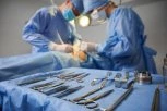 HIRURZI U NEVERICI: Devojka se obratila lekaru zbog bolova u stomaku, naložena hitna operacija, a kad su je otvorili nastao šok (FOTO)
