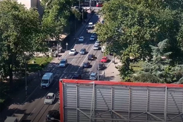 KOLAPS NA BULEVARU:  Radovi potpuno obustavili saobraćaj u jednoj od najprometnijih ulica u prestonici!