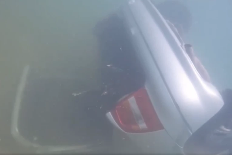 AUTOMOBILOM ULETEO U REKU! Teška nesreća u Jajcu! Spasao se u poslednji čas! (VIDEO)