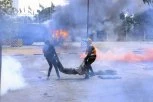 POLICIJA OTVORILA VATRU NA DEMONSTRANTE: Najmanje 10 ljudi ubijeno, zgrada parlamenta u plamenu (VIDEO)