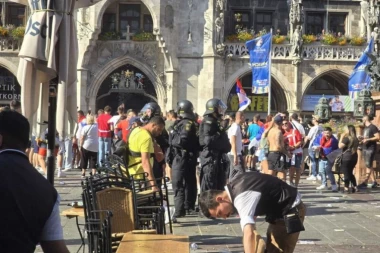 EKSKLUZIVNI SNIMCI SUKOBA NAVIJAČA SRBIJE SA POLICIJOM: OVAKO JE SVE POČELO! (VIDEO)