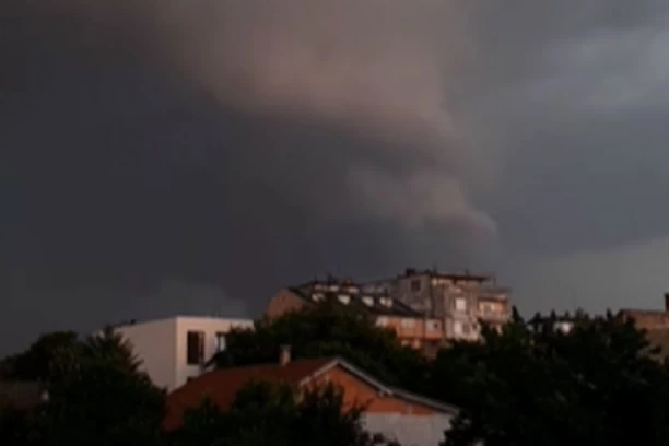 U PANČEVU OPŠTI HAOS! Vetar nosi sve pred sobom, a evo šta stiže u Beograd!