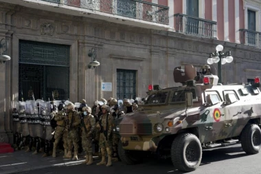 OGLASIO SE KOMANDANT BOLIVIJSKE VOJSKE: "Zauzeli smo Trg Muriljo!" Haos u La Pazu! Situacija na ivici sukoba?! (FOTO/VIDEO)