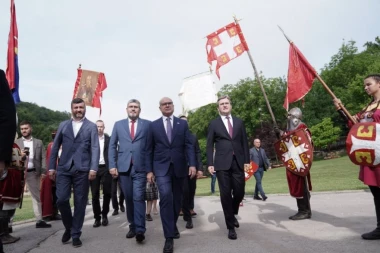 TAMO GDE JE BILA SVETA SRPSKA PRESTONICA: Svečana sednica VLADE SRBIJE danas u KRUŠEVCU-LAZAREVOM GRADU! Predvodi je premijer MILOŠ VUČEVIĆ (FOTO)