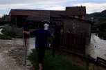 PROGLAŠENA VANREDNA SITUACIJA U LJIGU: Bujica nosila puteve, poplavila vrtiće i ljudima ušla u dvorišta - DRAMA ZBOG NEVREMENA! (FOTO)