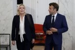 DANAS SU IZBORI U FRANCUSKOJ! Marin Le Pen opasno preti, Makron upozorio: Pobeda krajnje levice ili desnice mogla bi da izazove rat u zemlji!