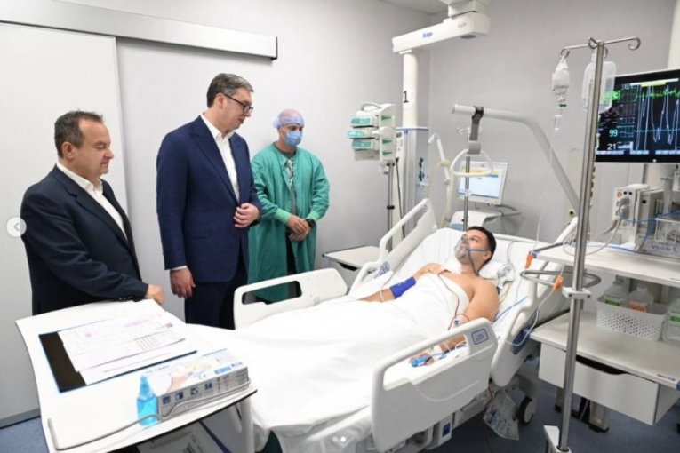 ČESTITAO SAM MILOŠU NA IZUZETNOJ HRABROSTI: Predsednik Vučić o ranjenom žandarmu (FOTO)
