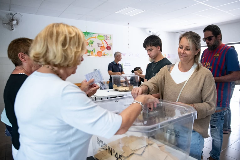 VISOKA IZLAZNOST NA IZBORIMA U FRANCUSKOJ: Objavljeno koliko birača je glasalo do podneva