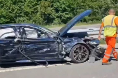 BMW POTPUNO SMRSKAN: Jeziva saobraćajka na auto-putu kod Ljiga! (VIDEO)