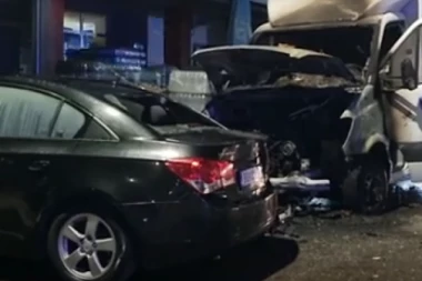 KAMIONI I AUTOMOBIL BEOGRADSKIH TABLICA ZAPALJENI U KOSOVSKOJ MITROVICI? Tokom noći snažne detonacije! (FOTO, VIDEO)