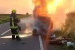 IZGOREO AUTOMOBIL KOD BAJMOKA: Dramatične fotografije vozila koje je plamen progutao u trenu (FOTO)