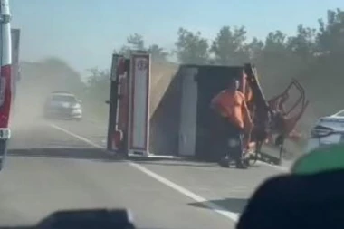 TEŠKA SAOBRAĆAJKA NA IBARSKOJ MAGISTRALI! Ima povređenih, stvaraju se velike gužve, saobraćaj je BLOKIRAN! (VIDEO)