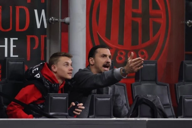 ''ROSONERI'' NA NOGAMA: Ibrahimović potpisao za Milan!
