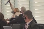 "UBILA SI LJUDE, MI VERUJEMO U BOGA" Incident na sednici EP tokom reizbora Ursule fon der Lajen (VIDEO)
