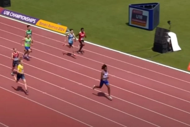 ZBOG SOPSTVENE GREŠKE OSTAO JE BEZ MEDALJE: Neverovatan propust britanskog atletičara - šokantna trka na 200 metara! (VIDEO)