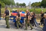 TUŽAN DETALJ NA KOVČEGU NIKOLE KRSMANOVIĆA! Tragično nastradalog policajca sahranjuju sa OVIM SIMBOLOM! (FOTO)