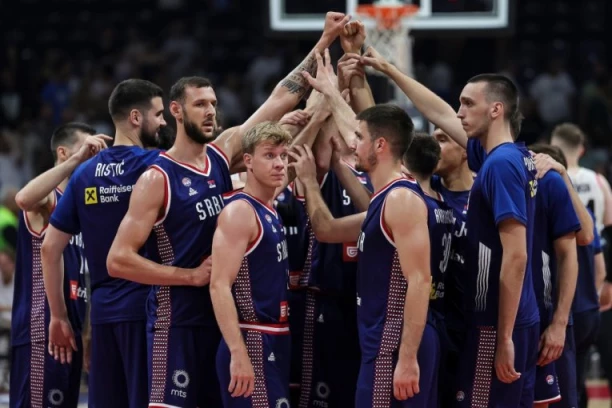 SRBIJA VODI POSLE PRVE ČETVRTINE: Opet sjajna timska igra "orlova" protiv Grčke