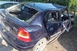 OVAKO IZGLEDA AUTOMOBIL SMRTI U KOM JE POGINUO MLADIĆ (22): Sleteo sa puta, pa udario u drvo, vozilo potpuno SMRSKANO!