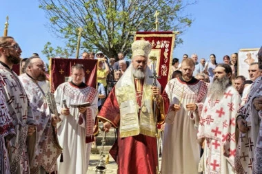 ČUVARI PRAVOSLAVLJA U HRVATSKOJ: Velikom svetkovinom obeleženo pet vekova Hrama Svetog Petra i Pavla u dalmatinskom Biovičinom Selu