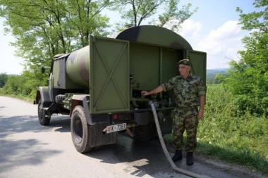 VOJSKA SRBIJE KAD JE NAJTEŽE! Započelo vodosnabdevanje opština GORNJI MILANOVAC i Mionica! (FOTO)