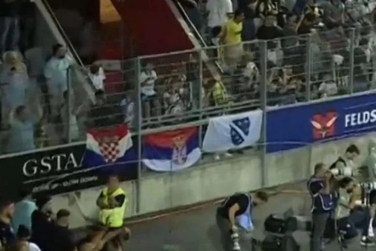 NAVIJAČI URADILI NEZAMISLIVO! SVI KAO JEDAN! Zastave Srbije, Hrvatske i Bosne jedna do druge (VIDEO)
