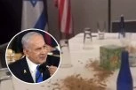 CRVI GMIŽU PO STOLU, ALI TU NIJE KRAJ! Kakav "doček" za Netanjahua, pogledajte šta su mu ostavili u hotelu (VIDEO)
