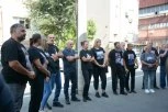 TUGA U BAČVANSKOJ ULICI! Roditelji žrtava Uroša Blažića došli na pripremno ročište u majicama sa likovima nastradale dece! (FOTO+VIDEO)