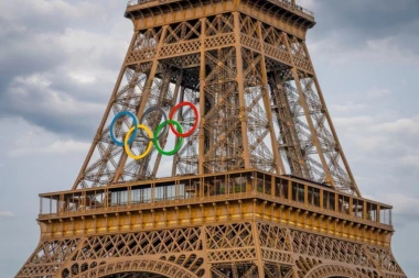 JAKO UZNEMIRUJUĆE SCENE IZ PARIZA! Olimpijac se ispovraćao nakon plivanja u ZAGAĐENOJ Seni