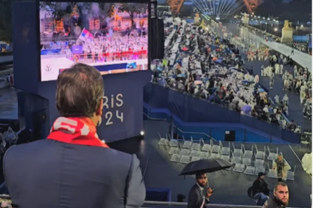 "TRENUTAK KADA NAŠA ZEMLJA ISPISUJE JOŠ JEDNO POGLAVLJE U SPORTSKOJ ISTORIJI!" Predsednik Vučić pozdravio naše olimpijce u Parizu! (FOTO, VIDEO)