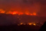 KAO U GROTLU SAMOG PAKLA: Vatrogasci se muče sa požarom koji se neprestano širi, izdat nalog za evakuaciju (VIDEO)